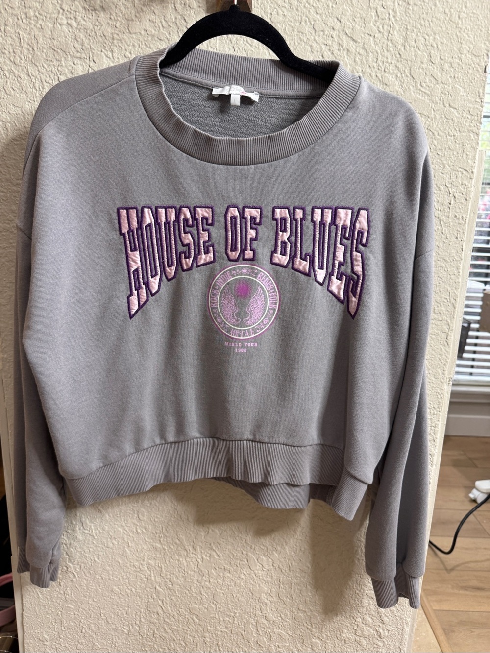 Women's Gray Cropped Sweatshirt House of Blues Large